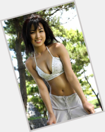 Minase Yashiro shirtless bikini