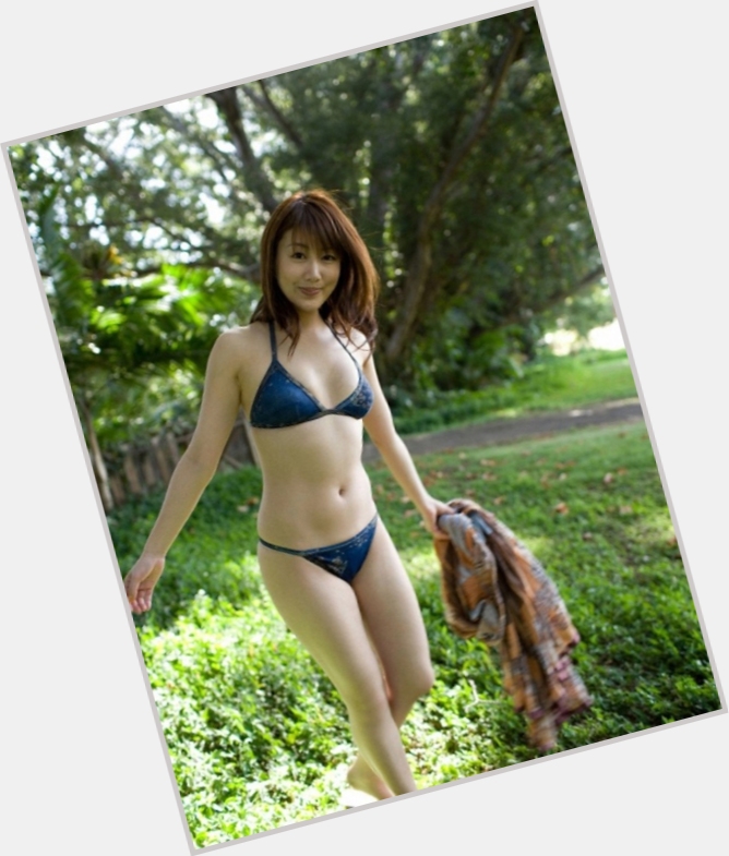 Megumi Yasu shirtless bikini