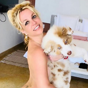 Britney Spears latest sexy shirtless May 5, 2022, 4pm