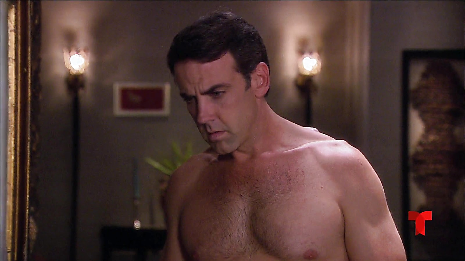 Athletic Body: Carlos Ponce Shirtless.