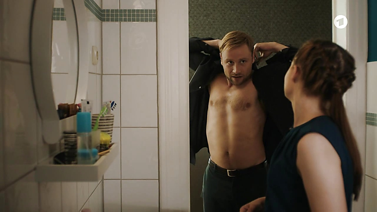 Max Riemelt sexy shirtless scene March 14, 2019, 12pm 