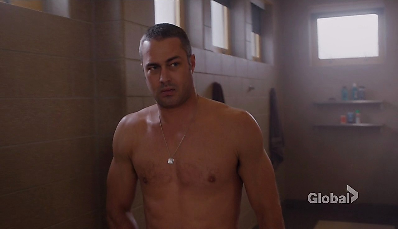 Athletic Body: Taylor Kinney Chicago Fire S05E16 201.
