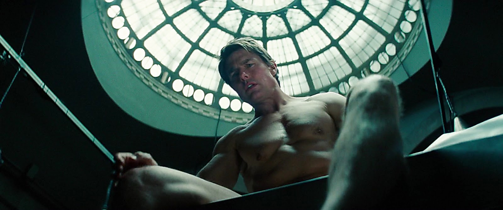 Tom Cruise sexy shirtless scene August 5, 2017, 11am