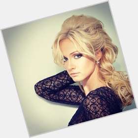 <a href="/hot-women/polina-maksimova/news-photos">Polina Maksimova</a> Slim body,  dyed blonde hair & hairstyles