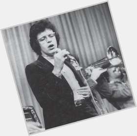 <a href="/hot-men/hector-lavoe-singer/is-he-where-buried-wife-son-what-net">Hector Lavoe</a> Average body,  dark brown hair & hairstyles