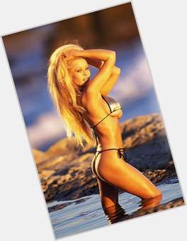 Laura Selway Average body,  blonde hair & hairstyles
