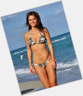 <a href="/hot-women/maria-menounos/is-she-dating-anyone-married-anorexic-greek-wrestler">Maria Menounos</a> Slim body,  light brown hair & hairstyles