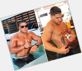 Ronnie Ortiz Magro Bodybuilder body,  dark brown hair & hairstyles