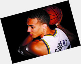 <a href="/hot-men/rudy-gobert/is-he-left-handed-playing-tonight-injury-good">Rudy Gobert</a> Slim body,  black hair & hairstyles