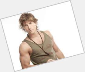 Victorio D Alessandro Average body,  light brown hair & hairstyles