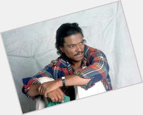 Billy Dee Williams Average body,  salt and pepper hair & hairstyles