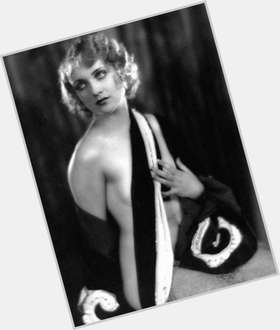 Carole Lombard Slim body,  blonde hair & hairstyles
