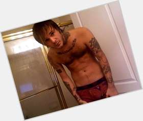 <a href="/hot-men/craig-owens/is-he-back-chiodos-sober-married-christian-douche">Craig Owens</a> Slim body,  dyed blonde hair & hairstyles