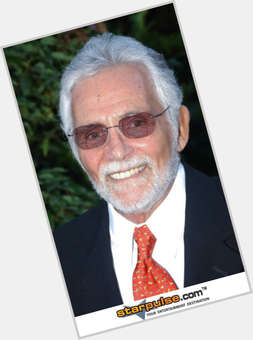<a href="/hot-men/david-hedison/is-he-still-alive-married-where-actor-tall">David Hedison</a> Average body,  salt and pepper hair & hairstyles
