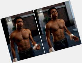 <a href="/hot-men/donald-glover/is-he-dating-jhene-aiko-mixed-half-white">Donald Glover</a> Average body,  black hair & hairstyles