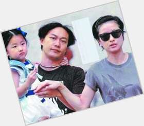 <a href="/hot-men/eason-chan/is-he-why-so-popular-much-worth-ugly">Eason Chan</a>  black hair & hairstyles