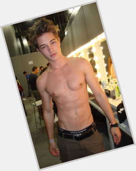 <a href="/hot-men/francisco-lachowski/is-he-married-bi-single-straight-dad-dating">Francisco Lachowski</a> Athletic body,  dark brown hair & hairstyles