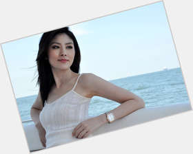 <a href="/hot-women/kelly-chen/is-she-pregnant-married-what-husband-occupation-again">Kelly Chen</a>  