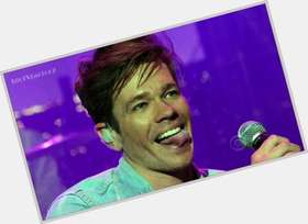 <a href="/hot-men/nate-ruess/is-he-eminems-brother-related-eminem-mormon-married">Nate Ruess</a> Average body,  dark brown hair & hairstyles