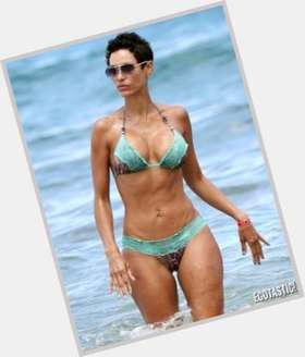 <a href="/hot-women/nicole-mitchell-murphy/is-she-black-mixed-white-what-ethnicity-dating">Nicole Mitchell Murphy</a> Slim body,  dark brown hair & hairstyles