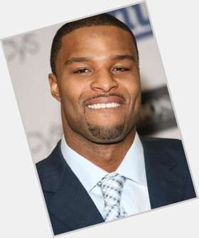 <a href="/hot-men/osi-umenyiora/is-he-playing-today-hurt-married-free-agent">Osi Umenyiora</a>  