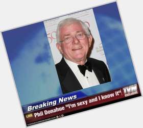 <a href="/hot-men/phil-donahue/is-he-alive-still-married-marlo-thomas-republican">Phil Donahue</a> Average body,  grey hair & hairstyles