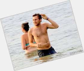 Phillip Phillips Athletic body,  light brown hair & hairstyles