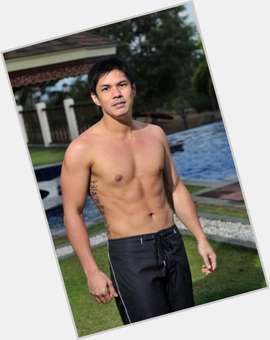 <a href="/hot-men/raymart-santiago/is-he-and-claudine-barretto-separated-where-now">Raymart Santiago</a> Average body,  