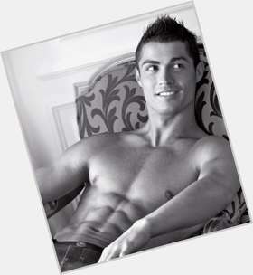 <a href="/hot-men/ronaldo/is-he-gay-better-messi-married-muslim-left">Ronaldo</a> Large body,  dark brown hair & hairstyles