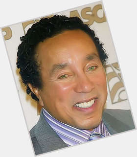 <a href="/hot-men/smokey-robinson/is-he-married-black-biracial-still-alive-related">Smokey Robinson</a> Average body,  dark brown hair & hairstyles