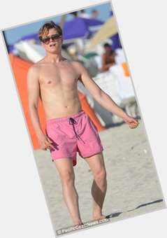 Will Poulter Average body,  light brown hair & hairstyles