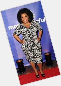 <a href="/hot-women/yvette-nicole-brown/is-she-married-christian-really-pregnant-biracial-dating">Yvette Nicole Brown</a> Large body,  dark brown hair & hairstyles